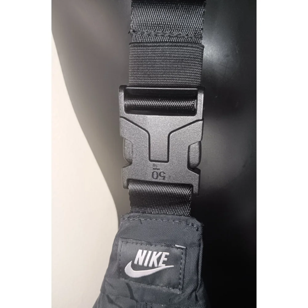 Nike Cresant Cross Body Messenger Sling Bag Black Nylon NWOT - Picture 3 of 9